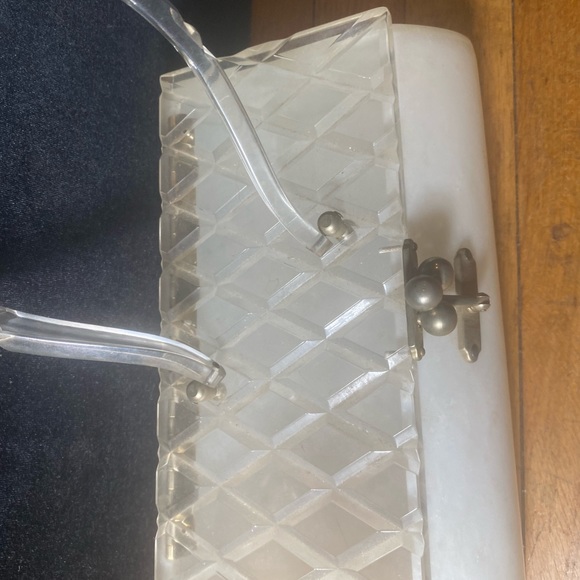 Vtg. Lucite Pearl Bevelled handbag Circa 1953 - Picture 9 of 9